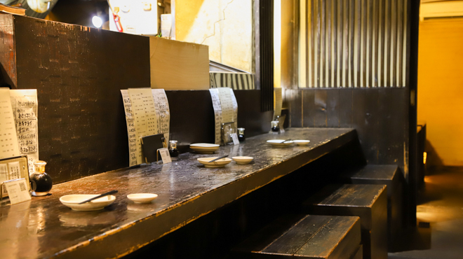 ガシラ - メイン写真:1階カウンター