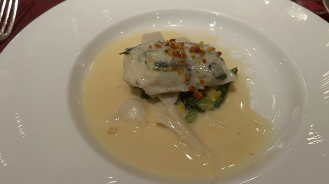 ホテル日航福岡 - 料理写真:魚料理は長崎産の真鯛を使ったヴァブール、有明産海苔入りムースが添えられてました。