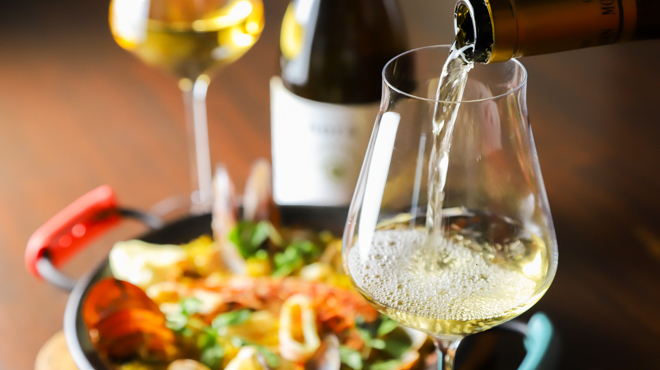 オラオーレ スペインタパスと自然派ワインの店 - メイン写真:料理とワインのマリアージュをお楽しみください。