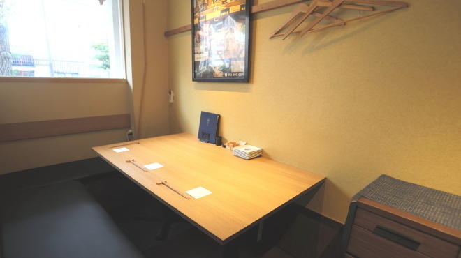やきとり稲田 - メイン写真:テーブル席1