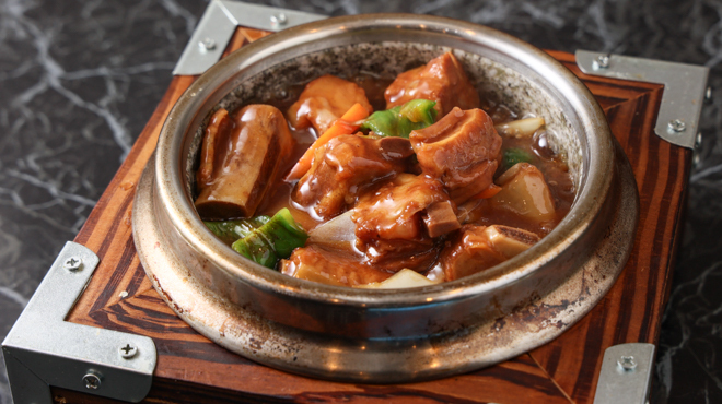 中華創作料理 祥宇 - メイン写真:石鍋スペアリブご飯