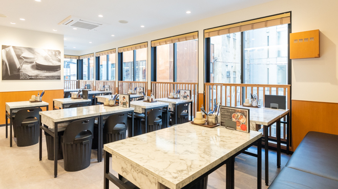 オボンジップ - メイン写真:メインフロア　32席