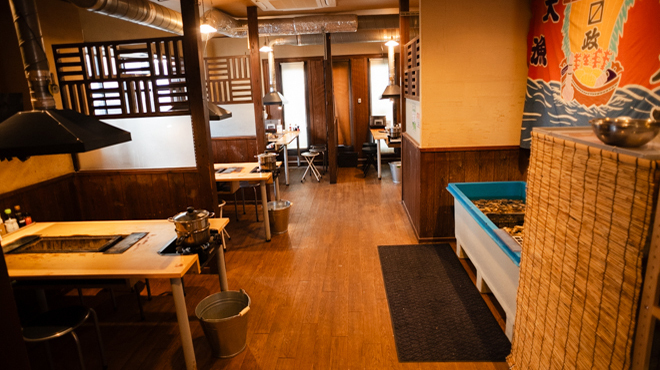 牡蛎処 桝政 - メイン写真:テーブル全体