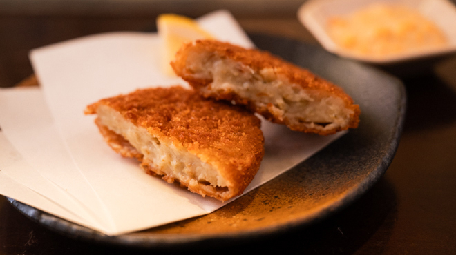 牡蛎処 桝政 - メイン写真:牡蠣クリームコロッケ（カット）