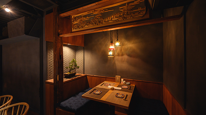 お猪口 - メイン写真:テーブル席