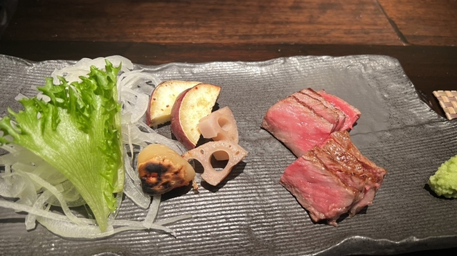 炭火鉄板焼　杜季 - 料理写真:黒毛和牛ロース、レンコン、さつまいも、にんにく