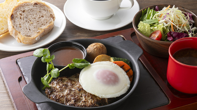 SARAS CAFE ＆ BRASSERIE - メイン写真: