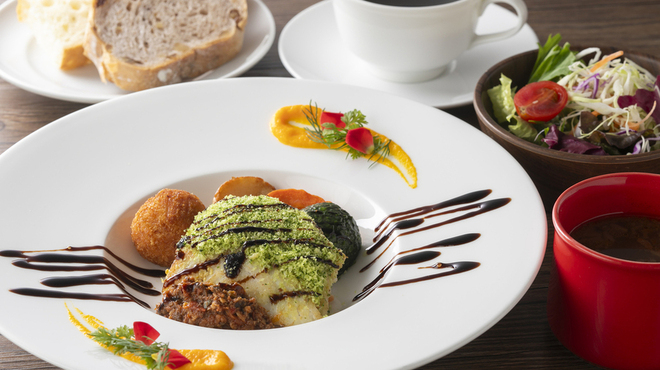 SARAS CAFE ＆ BRASSERIE - メイン写真: