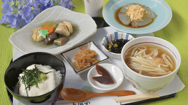 Yoshinohonkuzu Tengyokudou - 料理写真:季節の膳“葵の膳”