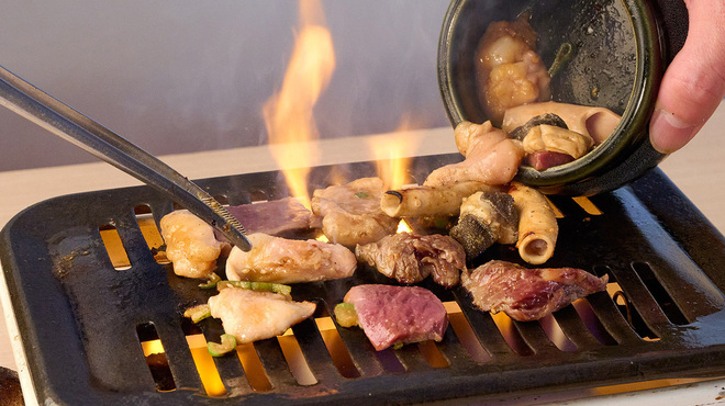 和牛ホルモンとタレ漬け焼肉 壺ほる - メイン写真: