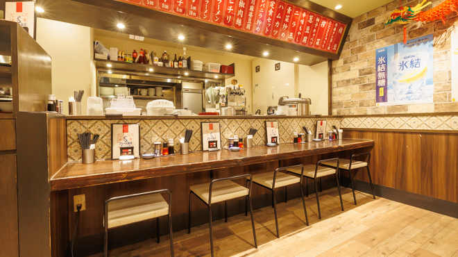 ブルース飯店 - メイン写真:カウンター