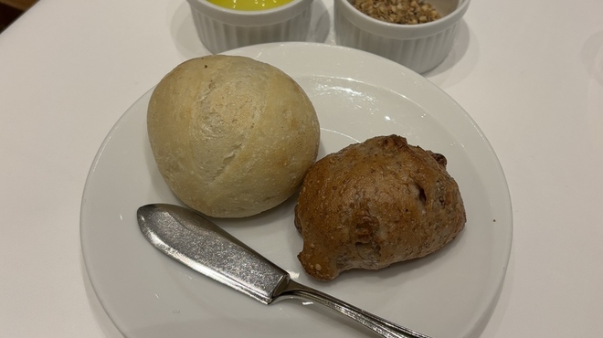 ザ・テラス - 料理写真:オリーブパン 胡桃パン