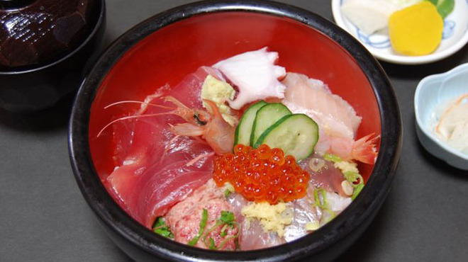 丸吉食堂 - メイン写真: