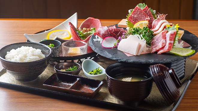 馬桜 - 料理写真:特選馬刺し盛り膳