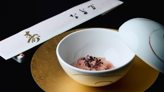 名駅なだ万茶寮 - メイン写真:お祝い席に～お赤飯～