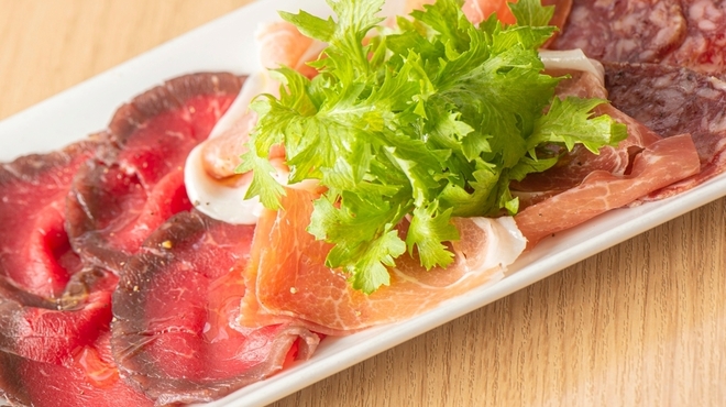 湯島ワンズラクレット チーズ料理専門店 野菜＆ワイン - メイン写真: