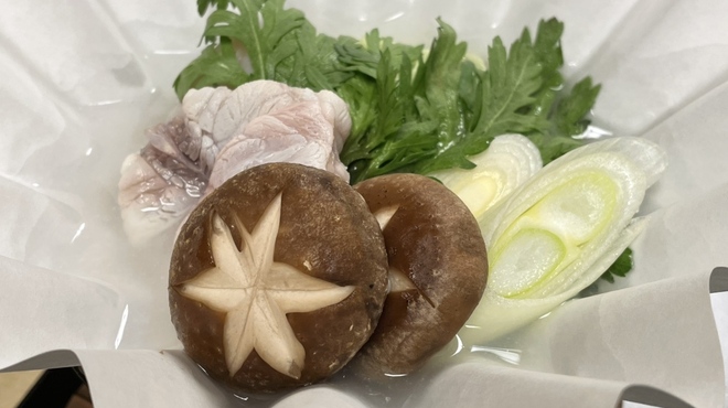 花がすみ - 料理写真:小鍋（従兄弟が椎茸食べられないとのことで、もらいました）
