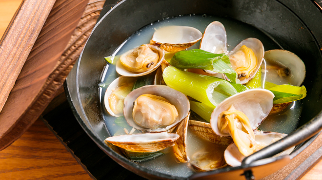 すす流 - メイン写真:大粒あさりと寿ネギの酒蒸し