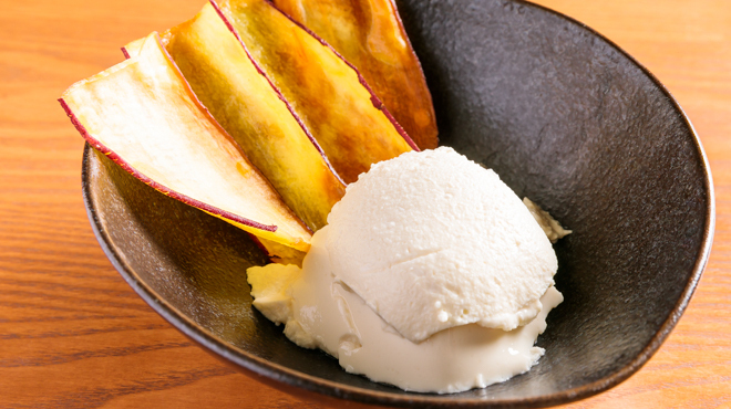 すす流 - メイン写真:チーズ絹豆腐さつまいもチップス付