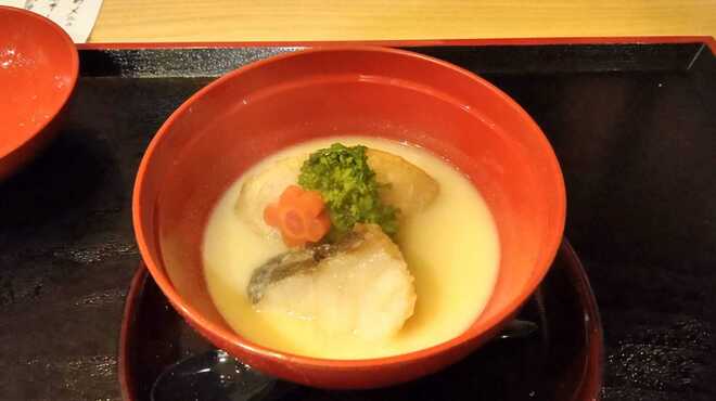 佳久 - 料理写真:白味噌のお碗　京都はやっぱり白味噌ですね