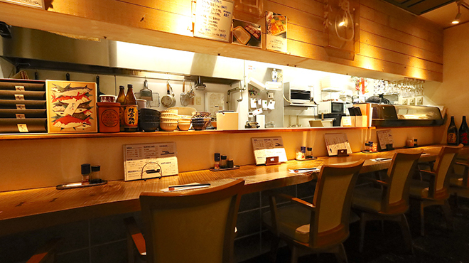 魚処 天悟 - メイン写真:店内カウンター