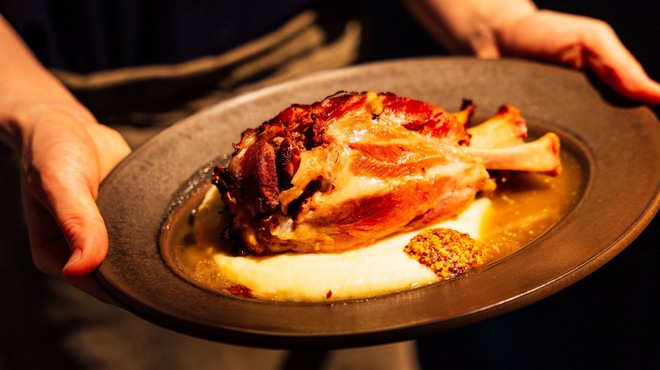 タミルズ オオテマチ - 料理写真:名物　アイスバイン