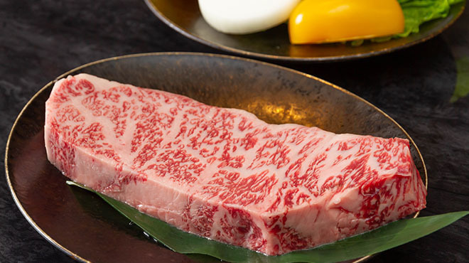 有馬焼肉 丞 - メイン写真:サーロイン（と野菜）