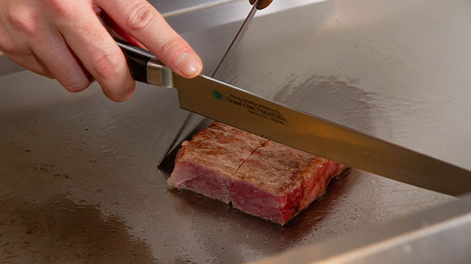 有馬焼肉 丞 - メイン写真:肉を焼くところ