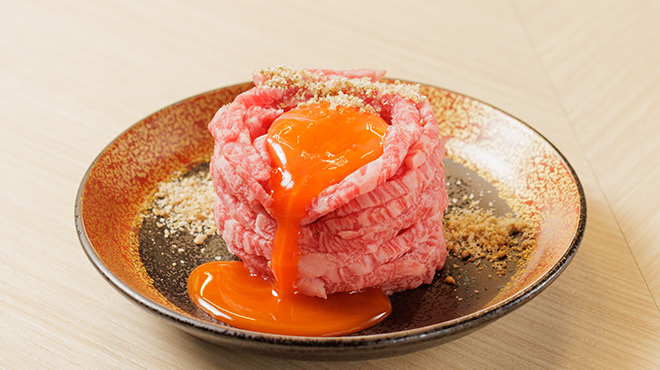 焼肉 日の出 - メイン写真:炙りユッケ