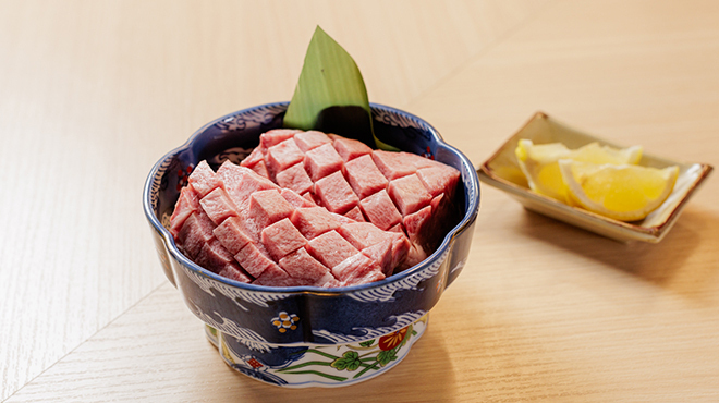 焼肉 日の出 - メイン写真:極厚切りタン