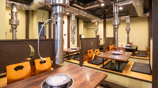 焼肉 三日月 - メイン写真:内観