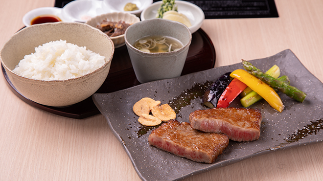 和牛すき焼きぱんが - メイン写真:サーロインステーキセット　1人前