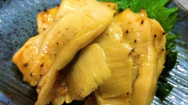焼鶏処 ゑぼし - 料理写真:野牛産。ホヤ炙り