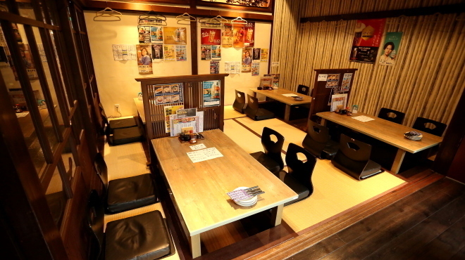 大集酒場 サカナヤオアジ - メイン写真:庭の見える掘りごたつ