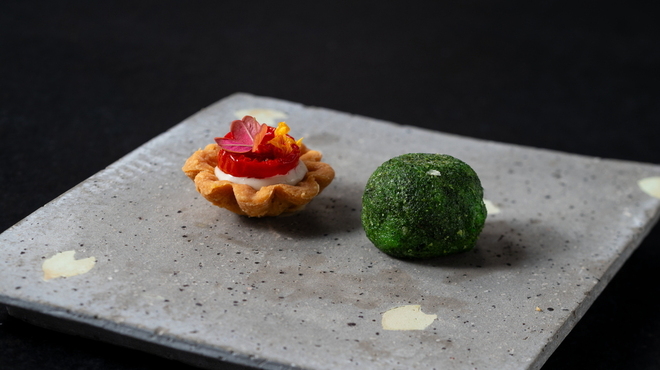 restaurant 母屋 - 料理写真:自家製バカリャウと里芋のコロッケ / 自家製ドライトマトのタルト