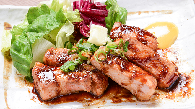 大阪屋 - メイン写真:薩摩茶美豚トンテキ（150gカット）