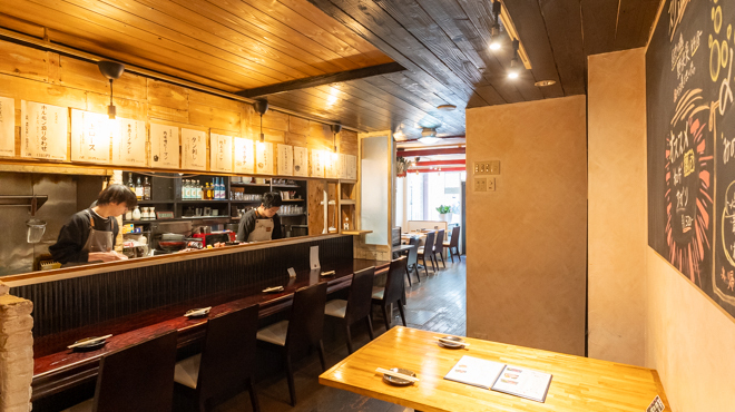 焼肉居酒屋みのわ - メイン写真:落ち着いた照明・高級感（カジュアルさの中にも品格）
