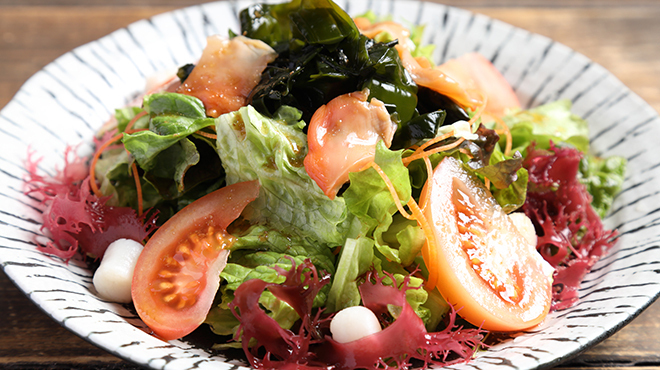 貝だらけ - メイン写真:貝と海藻サラダ