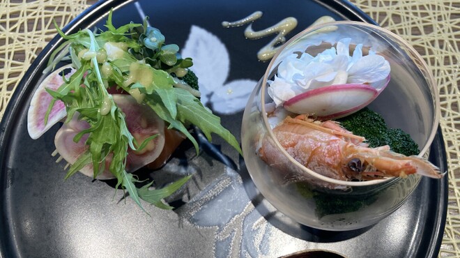 カジュアルフレンチ　アミー - 料理写真:カブと豆乳のムース・季節野菜のテリーヌ・サーモンのマリネ サラダ仕立て