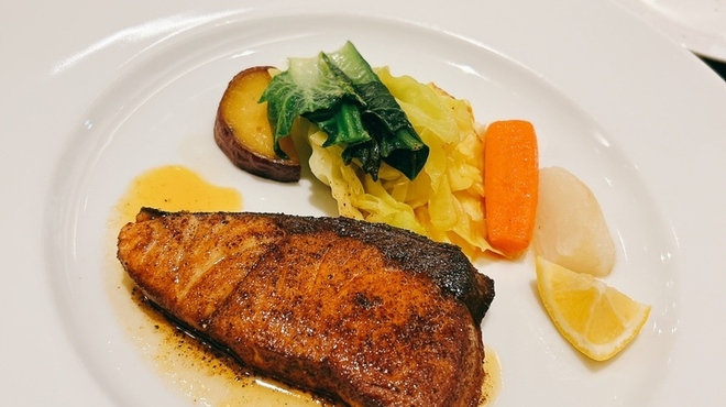 キハチ - 料理写真:立派なブリ様でした