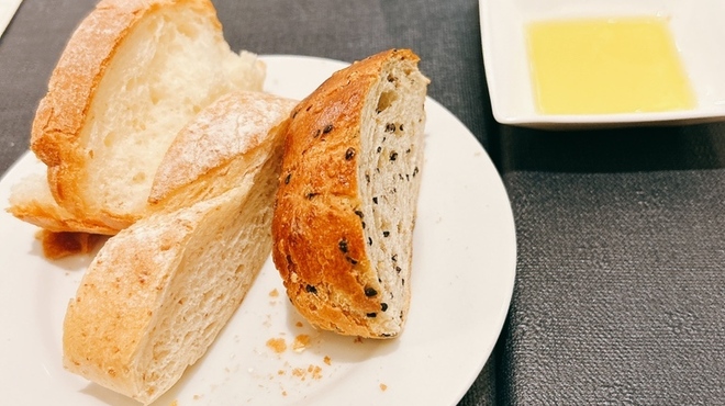 キハチ - 料理写真:ごまパン最高