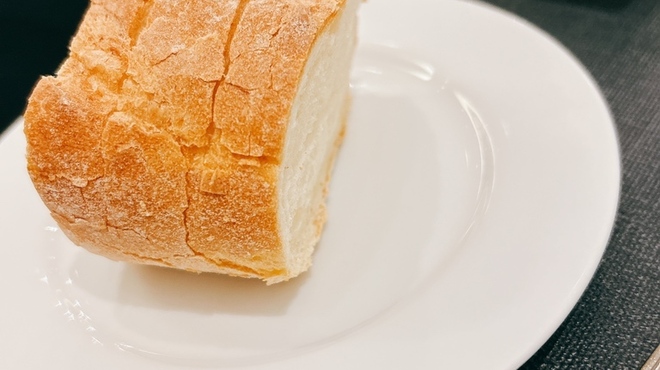 キハチ - 料理写真:まずはフランスパン
