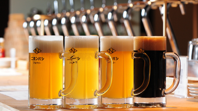 ニホンバシブルワリー - メイン写真:クラフトビール集合（ジョッキ）