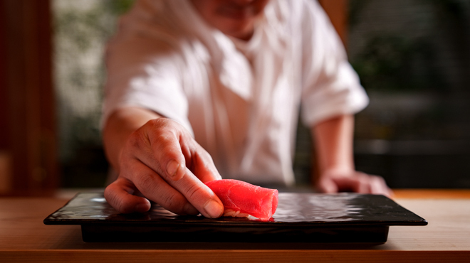 鮨 かず矢 - 料理写真:マグロの赤身の握り