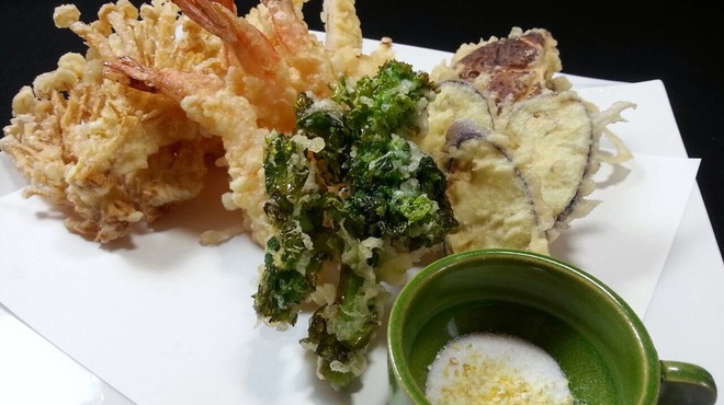 ウォーリー・クック - 料理写真:季節に合わせた食材で、天婦羅の盛り合わせ！