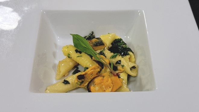 イタリア料亭 伊和桜 - 料理写真:ムール貝とホーレン草の自家製パスタのガルガネッリ