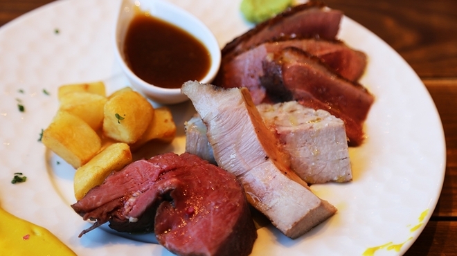 神宮前食堂 サンハウス - メイン写真: