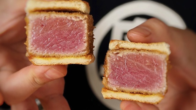 奥 - 料理写真:【名物】鮪のカツサンド