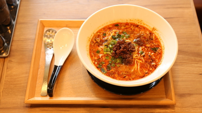 麺と肴 担々麺 ぺん坊 - メイン写真: