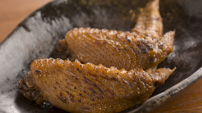 もつ鍋 一慶 - 料理写真:箸を使って食べやすい『手羽先しょうゆ煮込炙り』